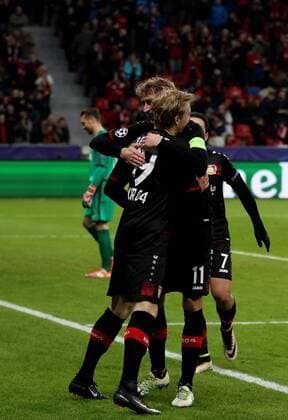 07.12.2016 - Julian Brandt (Bayer 04 Leverkusen) freut sich mit Stefan Kießling (Bayer 04 Leverkusen) über sein Tor zum 0:2 beim Champions League Gruppenspiel (Saison 2016 17) Bayer Leverkusen - AS Monaco. Copyright Thomas Pakusch