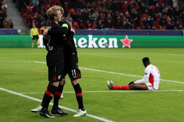 07.12.2016 - Julian Brandt (Bayer 04 Leverkusen) freut sich mit Stefan Kießling (Bayer 04 Leverkusen) über sein Tor zum 0:2 beim Champions League Gruppenspiel (Saison 2016 17) Bayer Leverkusen - AS Monaco. Copyright Thomas Pakusch