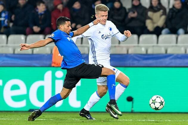 Club s Stefano Denswil and Kobenhavn s Andreas Cornelius fight for the ball during the sixth and last game of the group stage of the Europa League competition between Belgian soccer team Club Brugge and Dannish club FC Kopenhagen, in the group G, Wednesday 07 December 2016, in Brugge. LUCxCLAESSEN  x04993211x