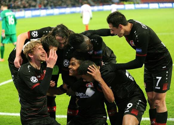 Championsleague: Bayer 04 Leverkusen - AS Monaco 07.12.2016. Jubel um den Elfmeterschützen Wendell (unten Mitte). V.l. Kießling, Baumgartlinger, da Costa,Henrichs und Chicharito. HM