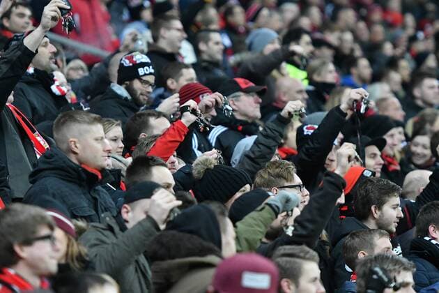 Bilder des Tages - SPORT GER, Bayer 04 Leverkusen (GER) vs. AS Monaco (FRA) 07.12.2016, BayArena, Leverkusen, Gruppe E, GER, Bayer 04 Leverkusen (GER) vs. AS Monaco (FRA) im Bild: Bayer Fans klingeln mit den Schlüssel nordphotox xMeuter