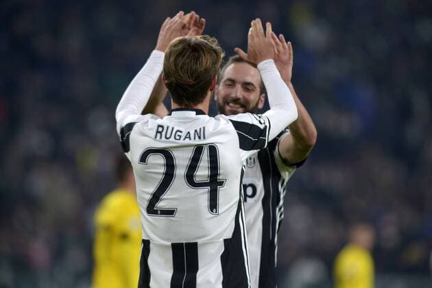 Fußball, CL, Juventus Turin - Dinamo Zagreb Jubel Daniele Rugani e Gonzalo Higuain Juventus 2-0 Goal celebration Torino 07-12-2016 Juventus Stadium Football Calcio Champions League 2016 2017 Juventus - Dinamo Zagreb . filippoxalfero