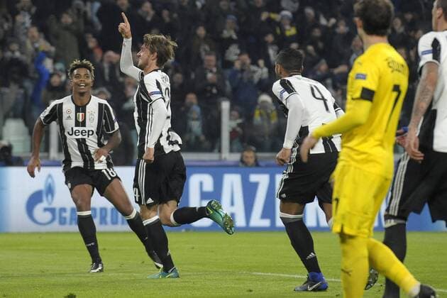 Fußball, CL, Juventus Turin - Dinamo Zagreb Torjubel Daniele Rugani Juventus 2-0 Goal celebration Torino 07-12-2016 Juventus Stadium Football Calcio Champions League 2016 2017 Juventus - Dinamo Zagreb . filippoxalfero