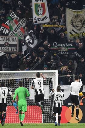 Fußball, CL, Juventus Turin - Dinamo Zagreb Mg Torino 07 12 2016 - Champions League Juventus-Dinamo Zagabria: Schlussjubel Juventus 