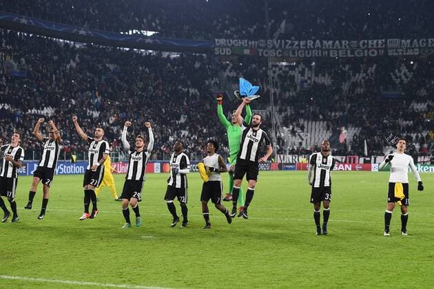 Fußball, CL, Juventus Turin - Dinamo Zagreb Mg Torino 07 12 2016 - Champions League Juventus-Dinamo Zagabria: Schlussjubel Juventus 