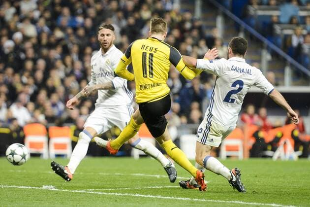 Real Madrid s Sergio Ramos and Daniel Carvajal and Borussia Dortmund Marco Reus during the UEFA Champions League match between Real Madrid and Borussia Dortmund at Santiago Bernabeu Stadium in Madrid, Spain. December 07, 2016.  (20161207041)