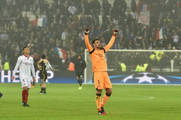 Jubel Sergio Rico (Sevilla) FOOTBALL : Lyon vs Sevilla - Champions League - 07 12 2016 FredericChambert 