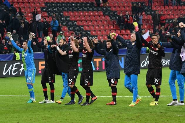 GER, Bayer 04 Leverkusen (GER) vs. AS Monaco (FRA) 07.12.2016, BayArena, Leverkusen, Gruppe E, GER, Bayer 04 Leverkusen (GER) vs. AS Monaco (FRA) im Bild: Leverkusener bedanken sich bei den Fans. nordphotox xMeuter