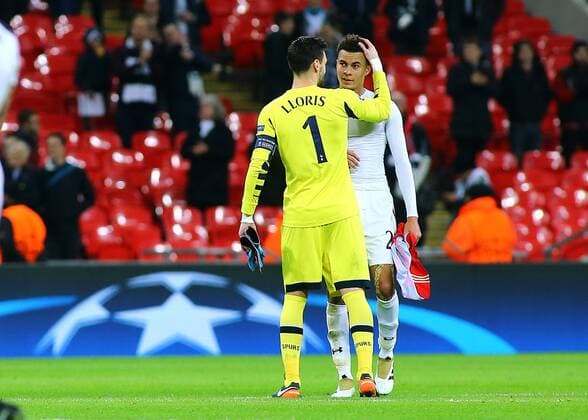 07.12.2016. Wembley Stadium, London, England. UEFA Champions League Football. Tottenham Hotspur versus CSKA Moscow. Tottenham Hotspur Goalkeeper Hugo Lloris congratulates Tottenham Hotspur Midfielder Dele at full time xMarkxKertonx  ActionPlus11817931
