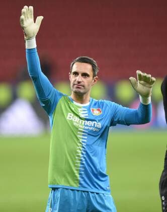 Championsleague: Bayer 04 Leverkusen - AS Monaco 07.12.2016. Torwart Ramazan ÖZCAN (LEV) jubelt vor dem Fanblock. HM