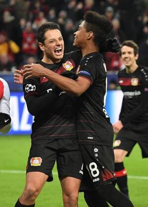 Fussball, UEFA Champions League, Saison 2016 2017, Bayer 04 Leverkusen- AS Monaco, 07.12.2016, Bayarena Leverkusen, Chicharito, Wendell, beide Bayer 04 Leverkusen, Torjubel