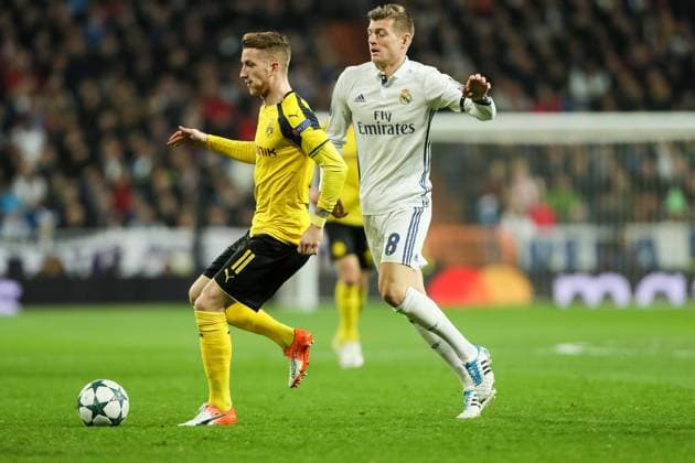 Madrid, Spain 07.12.2016, UEFA Champions League - 2016 17 Season, Group F - Matchday 6, Real Madrid - BV Borussia Dortmund, Marco Reus (BVB) und Toni Kroos (Real Madrid) im Zweikampf ( DeFodi048
