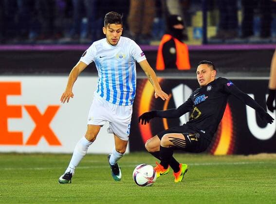 Zurich s Roberto Rodriguez and Osmanlispor s Adrien Regattin during Osmanlispor - Zurich UEFA Europa League at Osmanli Stadium, Ankara, Dec 8th, 2016. (Hikmet Saatci - Depo Photos)  15577799