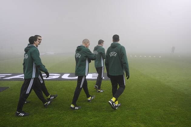Fußball, EL, US Sassuolo Calcio - KRC Genk, Spielausfall wegen Nebels The referees pictured before the sixth and last game of the group stage of the Europa League competition, in Group F, between Italian Club Sassuolo and Belgian first league soccer team KRC Genk in Parma, Italy, Thursday 08 December 2016. YORICKxJANSENS  x04993782x