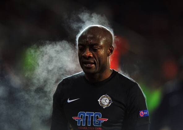 Cold weather at Ankara... Osmanlispor s Pierre Webo during Osmanlispor - Zurich UEFA Europa League at Osmanli Stadium, Ankara, Dec 8th, 2016. (Hikmet Saatci - Depo Photos)  15577842