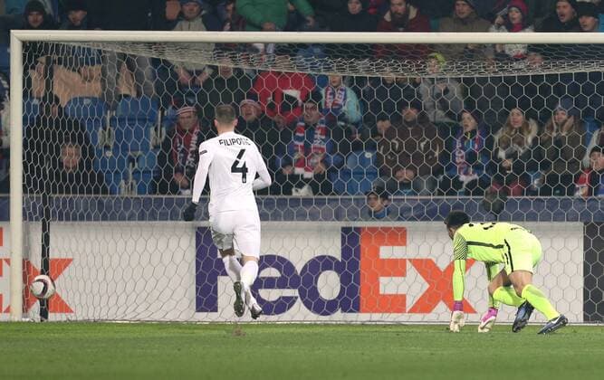 SOCCER - UEFA EL, Plzen vs A.Wien PRAGUE,CZECH REPUBLIC,08.DEC.16 - SOCCER - UEFA Europa League, group stage, FC Viktoria Plzen vs FK Austria Wien. Image shows Petar Filipovic (A.Wien) and Osman Hadzikic (A.Wien). GEPAxpictures xChristianxOrt