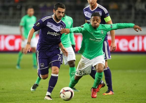 Anderlecht s Nicolae-Claudiu Stanciu and Saint-Etienne s Arnaud Nordin fight for the ball during the sixth and last game in the group stage (group C) of the UEFA Europa League competition between Belgian soccer club RSC Anderlecht and French club AS Saint-Etienne, in Brussels, Thursday 08 December 2016. Anderlecht is already qualified for the next stage. VIRGINIExLEFOUR  x04993825x