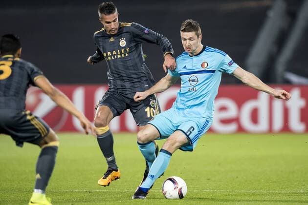 (L-R) Robin van Persie of Fenerbahce, SK Jan-Arie van der Heijden of Feyenoordduring the Europa League group A match between Feyenoord and Fenerbahce SK on December 08, 2016 at the Kuip stadium in Rotterdam, The Netherlands. Feyenoord v Fenerbahce SK UEFA Europa League 2016 2017 xVIxGerritxvanxKeulenxIVx 6726320