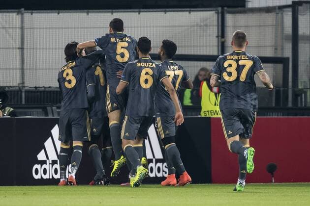 Fenerbahce celebrate a goelduring the Europa League group A match between Feyenoord and Fenerbahce SK on December 08, 2016 at the Kuip stadium in Rotterdam, The Netherlands. Feyenoord v Fenerbahce SK UEFA Europa League 2016 2017 xVIxGerritxvanxKeulenxIVx 6726346