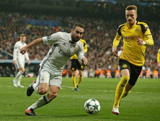 07.12.2016, Fussball Champions-League 2016 2017, Vorrunde 6.Spieltag, Real Madrid - Borussia Dortmund im Estadio Santiago Bernabeu Madrid (Spanien). v.l. Daniel Carvajal (Real Madrid) gegen Marco Reus (Dortmund) 