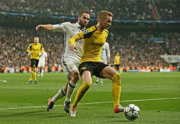 07.12.2016, Fussball Champions-League 2016 2017, Vorrunde 6.Spieltag, Real Madrid - Borussia Dortmund im Estadio Santiago Bernabeu Madrid (Spanien). v.l. Daniel Carvajal (Real Madrid) gegen Marco Reus (Dortmund) 