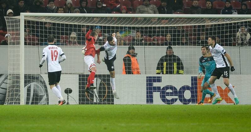 08.12.2016, xmhx, Fussball Europa League, FSV Mainz 05 - FK Qaebaelae, emspor, v.l. Pablo de Blasis (1.FSV Mainz 05) erzielt ein Tor, Goal scored zum 2:0, Filip Ozobic (FK Qäbälä), Pablo de Blasis (1.FSV Mainz 05), Urfan Abbasov (FK Qäbälä), Dmytro Bezotosny (FK Qäbälä), Vitali Vernydub (FK Qäbälä) Mainz