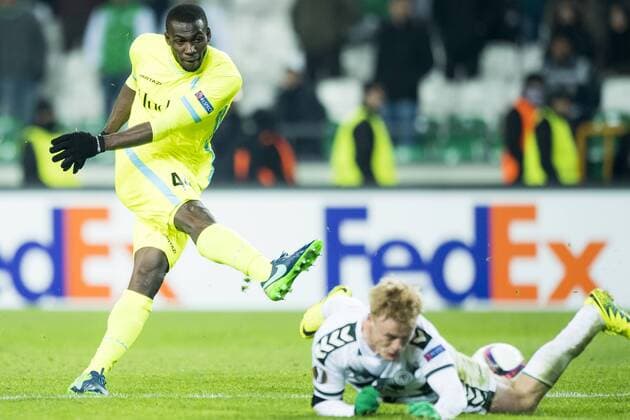 Gent s Anderson Esiti and Konyaspor s Jens Jonsson fight for the ball during the sixth and last game of the group stage of the Europa League competition in the group H, between Belgian first league soccer team KAA Gent and Turkish soccer club Konyaspor in Konya, Turkey, Thursday 08 December 2016. JASPERxJACOBS  x04993904x