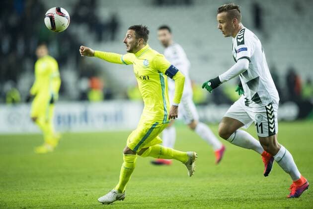 Gent s Danijel Milicevic and Konyaspor s Deni Milosevic fight for the ball during the sixth and last game of the group stage of the Europa League competition in the group H, between Belgian first league soccer team KAA Gent and Turkish soccer club Konyaspor in Konya, Turkey, Thursday 08 December 2016. JASPERxJACOBS  x04993902x