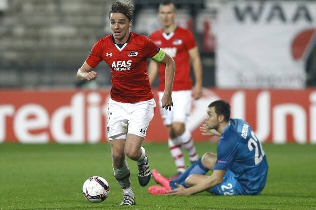 (l-r) Ben Rienstra of AZ Alkmaar, Artem Dzyuba of FC Zenit St. Petersburgduring the UEFA Europa League group D match between AZ Alkmaar and FC Zenit on December 08, 2016 at the AFAS stadium in Alkmaar, The Netherlands. AZ v FC Zenit UEFA Europa League 2016 2017 xVIxxIVx 6726538