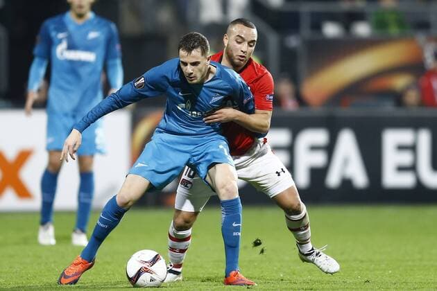 (l-r) Luka Djordjevic of FC Zenit St. Petersburg, Iliass Bel Hassani of AZ Alkmaarduring the UEFA Europa League group D match between AZ Alkmaar and FC Zenit on December 08, 2016 at the AFAS stadium in Alkmaar, The Netherlands. AZ v FC Zenit UEFA Europa League 2016 2017 xVIxxIVx 6726542