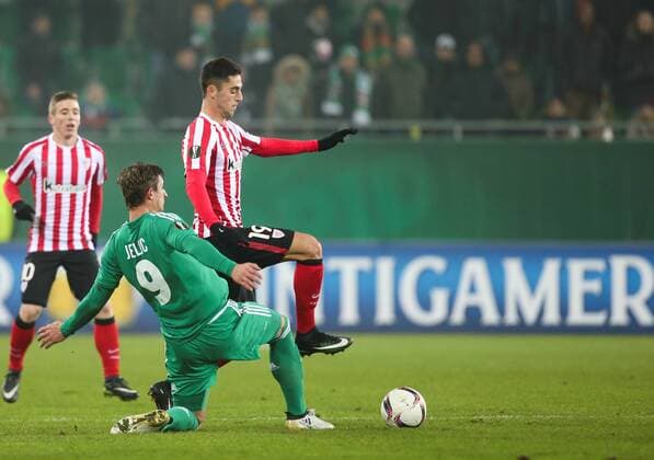 SOCCER - UEFA EL, Rapid vs Bilbao VIENNA,AUSTRIA,08.DEC.16 - SOCCER - UEFA Europa League, group stage, SK Rapid Wien vs Athletic Club Bilbao. Image shows Matej Jelic (Rapid) and Sabin Merino (Bilbao). GEPAxpictures xPatrickxLeuk