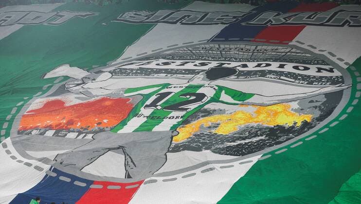 SOCCER - UEFA EL, Rapid vs Bilbao VIENNA,AUSTRIA,08.DEC.16 - SOCCER - UEFA Europa League, group stage, SK Rapid Wien vs Athletic Club Bilbao. Image shows fan choreography. GEPAxpictures xPatrickxLeuk