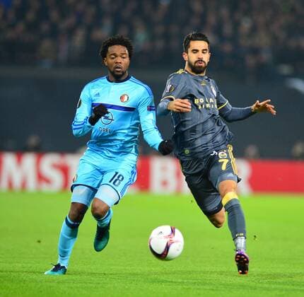 Themen der Woche - SPORT Bilder des Tages - SPORT UEFA Europa League Group A day 6 match between Feyenoord and Fenerbahce at De Kuip Stadium in Rotterdam , Netherlands , December 08 , 2016. Pictured: Alper Potuk (R) of Fenerbahce and Miquel Nelom (L) of Feyenoord. 
