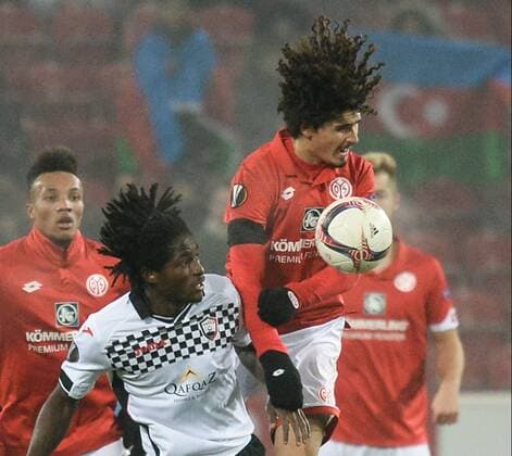 Themen der Woche - SPORT Bilder des Tages - SPORT 08.12.2016, xmhx, Fussball Europa League, FSV Mainz 05 - FK Qaebaelae, emspor, v.l. Theo Weeks (FK Qäbälä), Andre Ramalho (1.FSV Mainz 05) Mainz