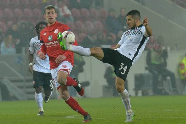 08.12.2016, xtkx, Fussball Europa League, FSV Mainz 05 - FK Qaebaelae, emspor, v.l. Fabian Frei (Mainz 05) , Urfan Abbasov (Gabala) , Mainz