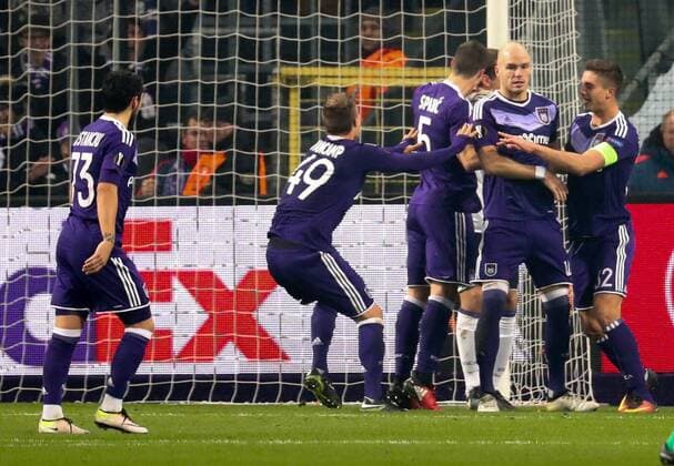 Anderlecht s goalkeeper Davy Roef and Anderlecht s Bram Nuytinck celebrate during the sixth and last game in the group stage (group C) of the UEFA Europa League competition between Belgian soccer club RSC Anderlecht and French club AS Saint-Etienne, in Brussels, Thursday 08 December 2016. Anderlecht is already qualified for the next stage. VIRGINIExLEFOUR  x04993976x