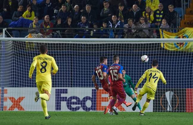 December 8, 2016 - Vila-Real, Castellon, Spain - Manu Trigueros of Villarreal CF scores the second goal of his team during the UEFA Europa League group L football match beetween Villarreal CF and Steaua Bucuresti at Estadio El Madrigal, in Vila-real, Spain on December 8, 2016. Villarreal CF v FC Steaua Bucuresti - UEFA Europa League  - ZUMAn230 20161208_zaa_n230_011