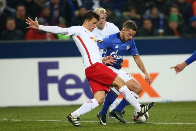 SOCCER - UEFA EL, RBS vs Schalke SALZBURG,AUSTRIA,08.DEC.16 - SOCCER - UEFA Europa League, group stage, Red Bull Salzburg vs FC Schalke 04. Image shows Stefan Lainer (RBS) and Donis Avdijaj (Schalke). GEPAxpictures xFelixxRoittner