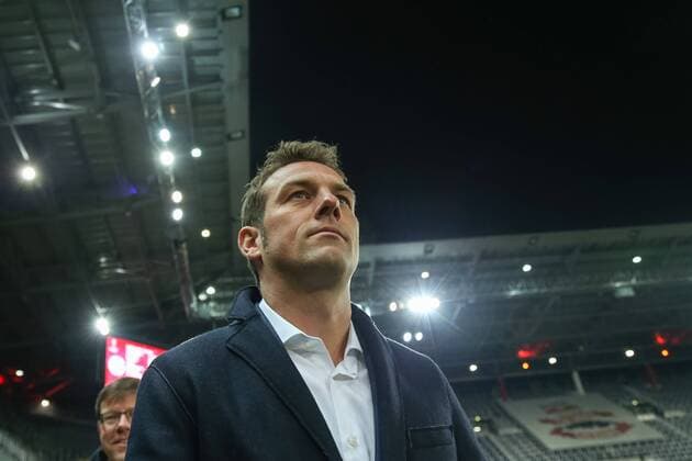 Salzburg, Austria 08.12.2016, UEFA Europa League - 2016 17 Season, Gruppenphase, Matchday 6 - FC Salzburg - FC Schalke 04, Trainer Markus Weinzierl (S04) guckt âÄ¨guckt ( DeFodi048