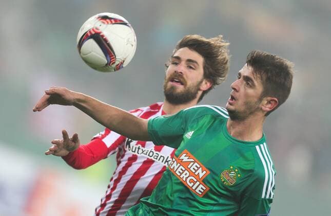 SOCCER - UEFA EL, Rapid vs Bilbao VIENNA,AUSTRIA,08.DEC.16 - SOCCER - UEFA Europa League, group stage, SK Rapid Wien vs Athletic Club Bilbao. Image shows Yerai Alvarez (Bilbao) and Giorgi Kvilitaia (Rapid). GEPAxpictures xPhilippxBrem