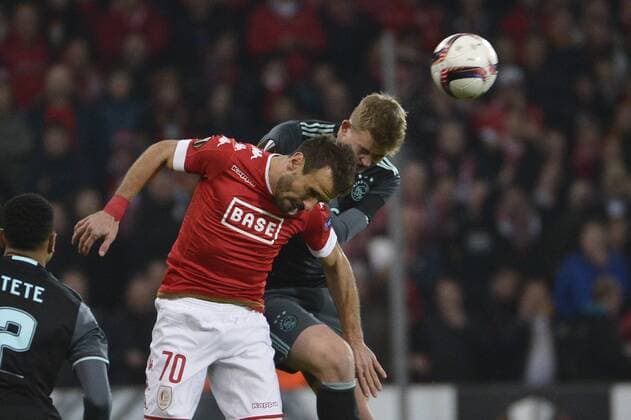 Standard s Orlando Sa and Ajax s Matthijs de Ligt pictured in action during the sixth and last game of the group stage (group G) of the Europa League competition between Belgian soccer team Standard de Liege and Dutch club Ajax Amsterdam in Liege, Thursday 08 December 2016. NICOLASxLAMBERT  x04994172x