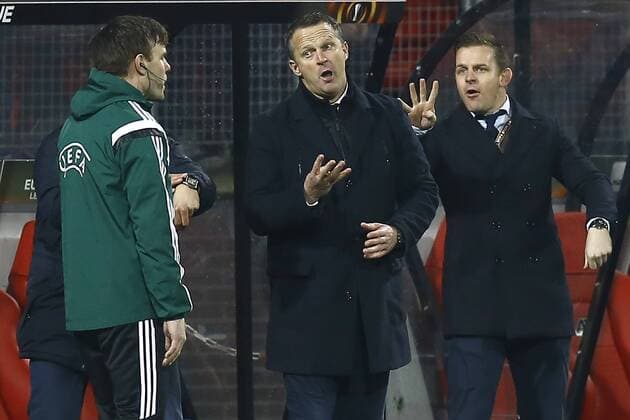 John van den Brom coach of AZ Alkmaar (m)during the UEFA Europa League group D match between AZ Alkmaar and FC Zenit on December 08, 2016 at the AFAS stadium in Alkmaar, The Netherlands. AZ v FC Zenit UEFA Europa League 2016 2017 xVIxxIVx 6727346