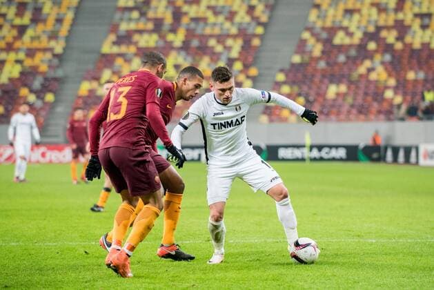 UEFA Europa League 2016-2017, Group E game between FC Astra Giurgiu (ROU) and AS Roma (ITA) December 2016 December 8, 2016: Emerson Palmieri 33 of AS Roma and Alexandru Stan 77 of FC Astra Giurgiu during the UEFA Europa League 2016-2017, Group E game between FC Astra Giurgiu (ROU) and AS Roma (ITA) at National Arena, Bucharest, Romania ROU. Foto: