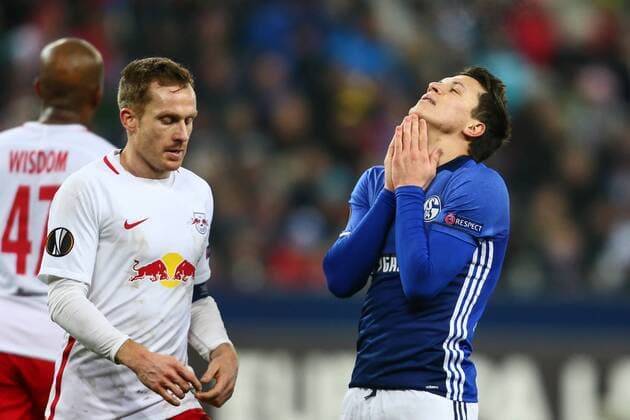 SOCCER - UEFA EL, RBS vs Schalke SALZBURG,AUSTRIA,08.DEC.16 - SOCCER - UEFA Europa League, group stage, Red Bull Salzburg vs FC Schalke 04. Image shows Christian Schwegler (RBS) and Yevhen Konoplyanka (Schalke). GEPAxpictures xFelixxRoittner