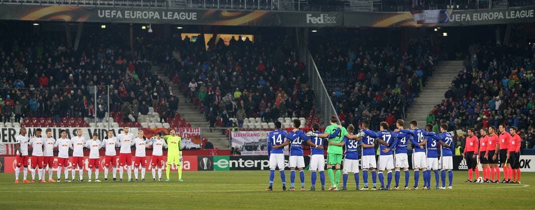 SOCCER - UEFA EL, RBS vs Schalke SALZBURG,AUSTRIA,08.DEC.16 - SOCCER - UEFA Europa League, group stage, Red Bull Salzburg vs FC Schalke 04. Image shows the players and referees during a minute of silence. GEPAxpictures xThomasxBachun