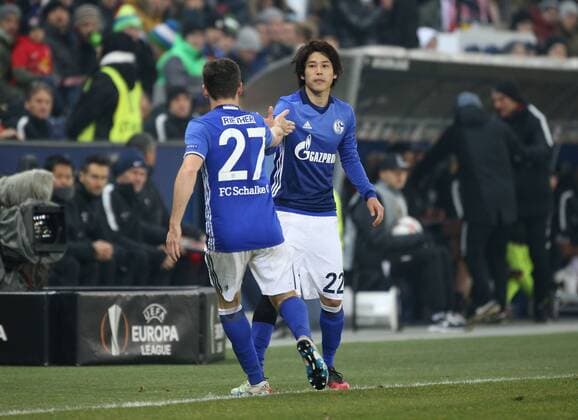 08.12.2016, Fussball UEFA Europa League, 2016 17, 6. Spieltag, FC Salzburg - FC Schalke 04, Atsuto Uchida (Schalke 04), re., kommt fuer Sascha Riether (Schalke 04)
