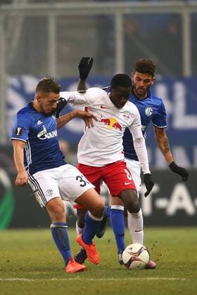 SOCCER - UEFA EL, RBS vs Schalke SALZBURG,AUSTRIA,08.DEC.16 - SOCCER - UEFA Europa League, group stage, Red Bull Salzburg vs FC Schalke 04. Image shows Donis Avdijaj (Schalke), Diadie Samassekou (RBS) and Junior Caicara (Schalke). GEPAxpictures xFelixxRoittner