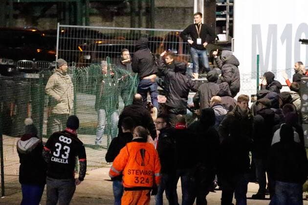 Illustration picture shows fighting supporters after the sixth and last game of the group stage (group G) of the Europa League competition between Belgian soccer team Standard de Liege and Dutch club Ajax Amsterdam in Liege, Thursday 08 December 2016. BRUNOxFAHY  x04994336x