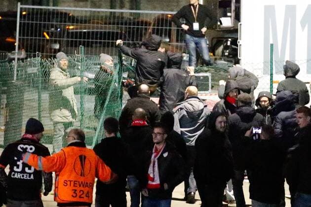 Illustration picture shows fighting supporters after the sixth and last game of the group stage (group G) of the Europa League competition between Belgian soccer team Standard de Liege and Dutch club Ajax Amsterdam in Liege, Thursday 08 December 2016. BRUNOxFAHY  x04994338x