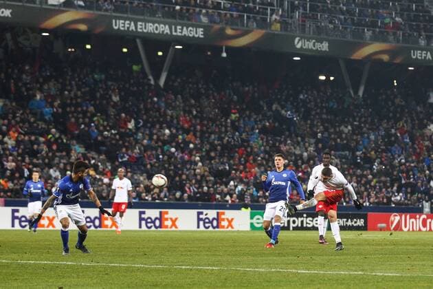 SOCCER - UEFA EL, RBS vs Schalke SALZBURG,AUSTRIA,08.DEC.16 - SOCCER - UEFA Europa League, group stage, Red Bull Salzburg vs FC Schalke 04. Image shows Josip Radosevic (RBS) and Alessandro Schoepf (Schalke). GEPAxpictures xFelixxRoittner